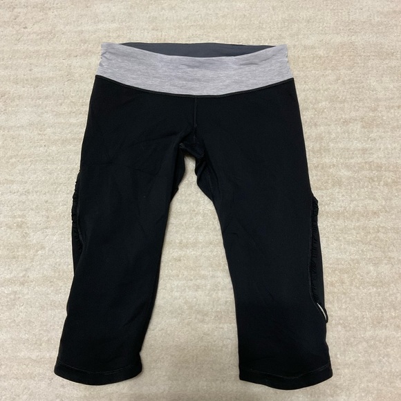 Lululemon Leggings Black and Grey Cropped With Ruffles Size 6 - Picture 1 of 7